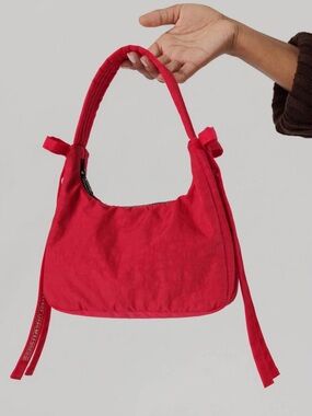 NWT SANDY LIANG X BAGGU BOW SHOULDER BAG IN CANDY APPLE RED